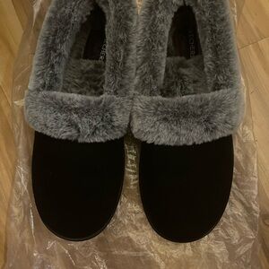 Skechers Women's Black Slippers with Gray Fur